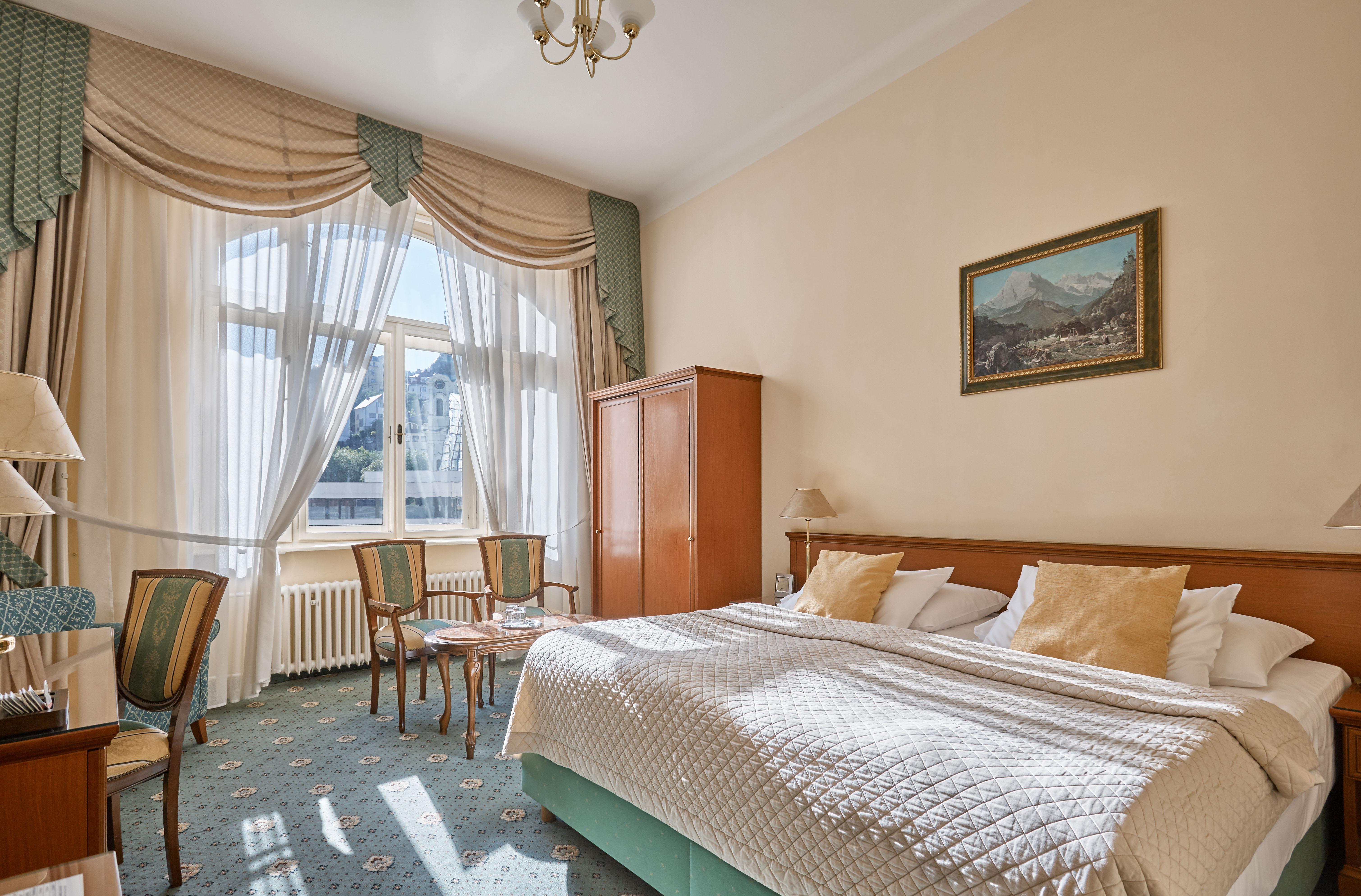Романс отель. Карловы вары отель романс Пушкин. Hotel Аквамарин Karlovy vary. Отель романс Симферополь.